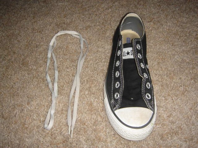  Шнурівка кросівок