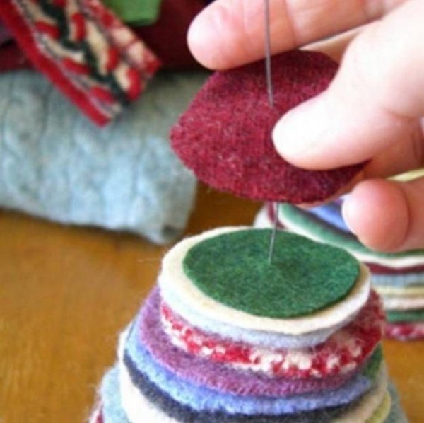  Як легко зробити новорічну ялинку з текстилю.