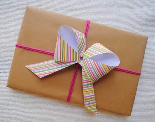  Як зробити паперовий декоративний бантик для прикраси подарунка