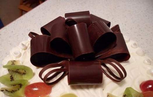  Як зробити шоколадний бант для прикраси торта