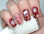  Манікюр зі сніжинками на нігтях