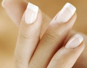 Причини появи білих плям на нігтях