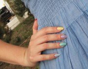  Як фарбувати нігті двома кольорами