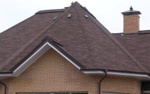  Чим краще покрити дах будинку: порівнюємо матеріали