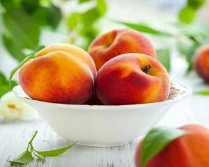  Корисні і лікувальні властивості персика, його склад, калорійність і шкоду. Чим корисний персик при вагітності