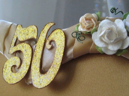  Що подарувати на золоте весілля 50 років: мамі, татові, родичам, друзям
