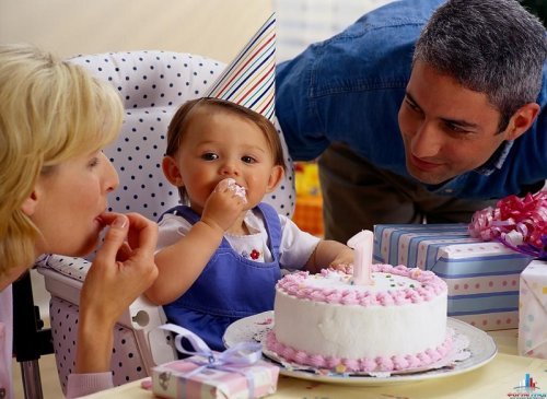  Як відзначити перший День народження дитини?