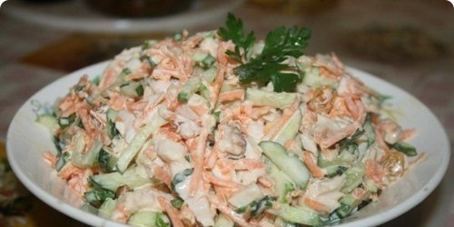  Смачні салати, приготовані з копченим кальмаром