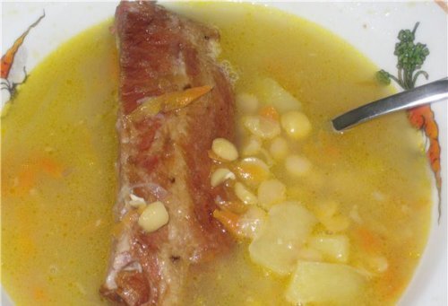  Гороховий суп з копченостями