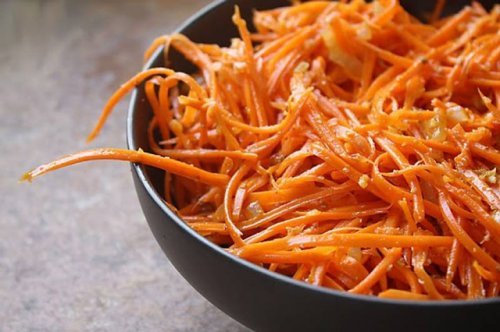  Салат з копченої курки і корейської моркви