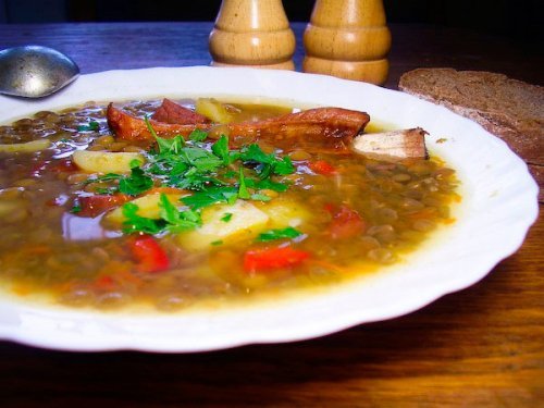  Як приготувати смачний сочевичний суп з копченостями