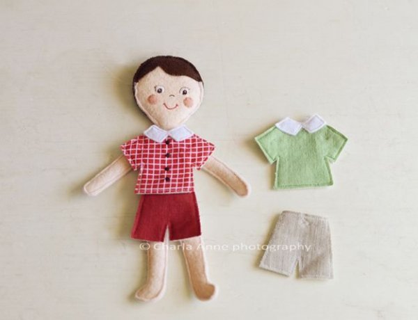  Лялька зі змінним одягом з фетру – відмінний подарунок для дівчинки.