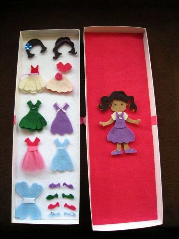 Лялька зі змінним одягом з фетру – відмінний подарунок для дівчинки.