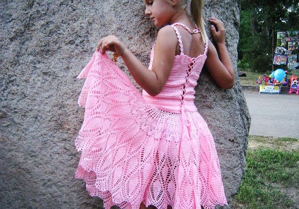 5ebdaa3f5e3b3d1a3487711374970360 Випускні сукні для дівчаток в дитячому саду: вибираємо пишність і довжину, спосіб крою і забарвлення