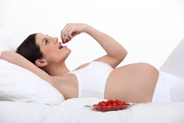 7ee2c691f9aadd3c3a050d18975e48b7 Чи можна вживати черешню при вагітності. Корисні властивості ягоди