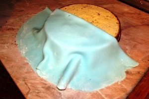 b7746bd0e85a6563bb47537021c760f0 Мастика для торта з фото: покроковий рецепт в домашніх умовах, ідеї отримання кольорової мастики