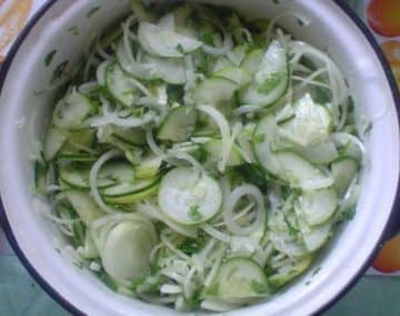 f262e6498023306b53f21aef370a04a4 Рецепт салату з огірків на зиму ніжинський — смачно і просто