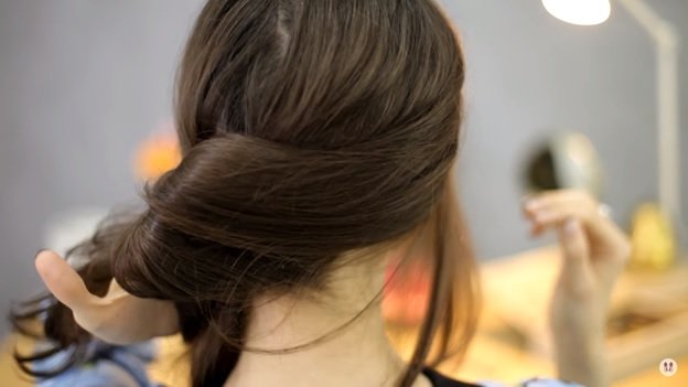 7f463b2cec2f8fa84bf735ef33388295 Зачіски на 1 вересня для дівчаток: на довгі, середні, короткі волосся, з бантами і стрічками, фото