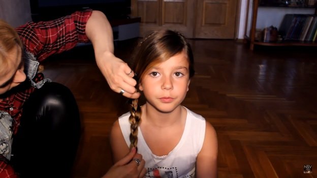 a82387db5ef2e6a157d41799f2d05328 Зачіски на 1 вересня для дівчаток: на довгі, середні, короткі волосся, з бантами і стрічками, фото