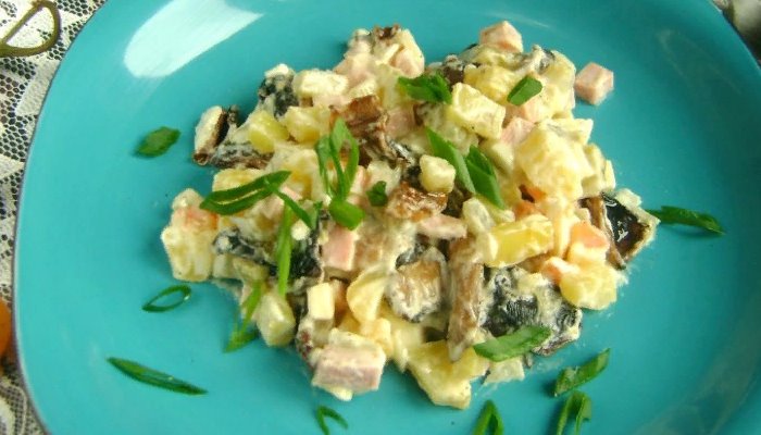  Класичний салат олівє — рецепти приготування з ковбасою і солоними огірками