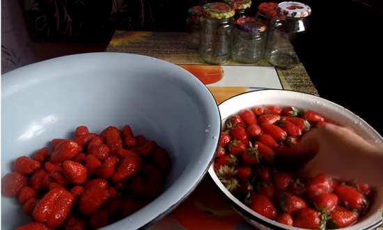 Варення з полуниць на зиму густе з цілими ягодами
