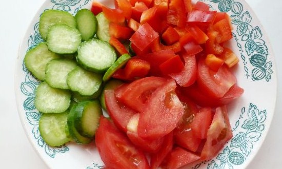  Рецепти салату з креветками і помідорами — готуємо домашній салат