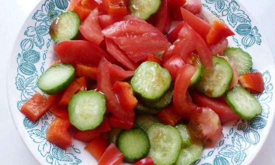  Рецепти салату з креветками і помідорами — готуємо домашній салат