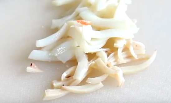  Найсмачніші рецепти салату з кальмарами — 8 варіантів простого салату