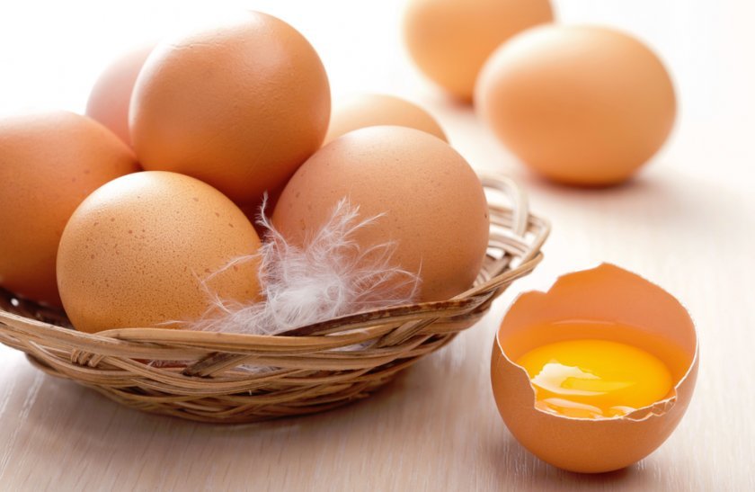 1f7571fe8f823fbddded98a3a23e90fc Корисно пити сирі курячі яйця чоловікам, жінкам і дітям: властивості від вживання в їжу, можливу шкоду