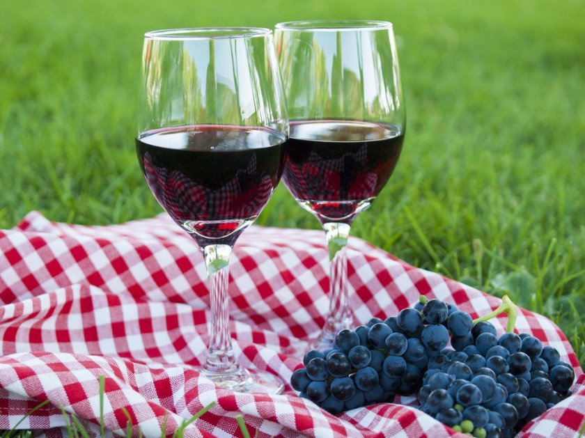 aba23d3cfa500df14f83902fc9d18d09 Як зробити вино з чорного винограду в домашніх умовах: прості рецепти приготування, кращі сорти