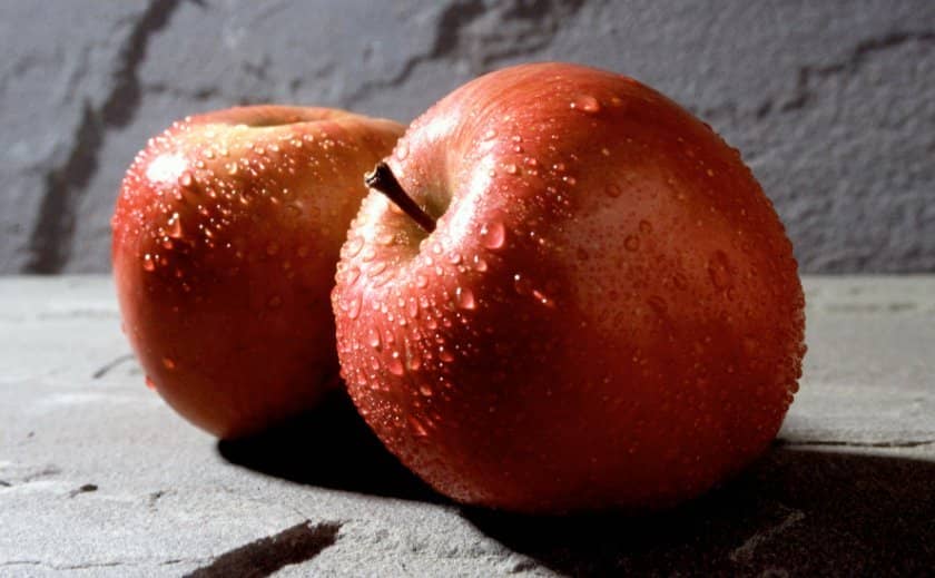 781648cce2ba8b5fafa0c8f9e54d0903 Яблуко — це фрукт або ягоду? Опис, хімічний склад і калорійність, користь і шкоду, сфери застосування