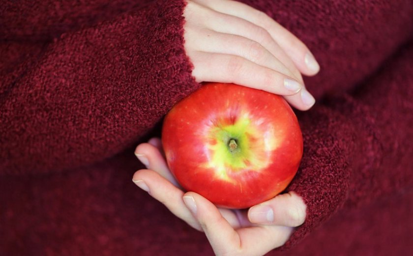 b924f052d86707f20260059b55a89bc1 Яблуко — це фрукт або ягоду? Опис, хімічний склад і калорійність, користь і шкоду, сфери застосування
