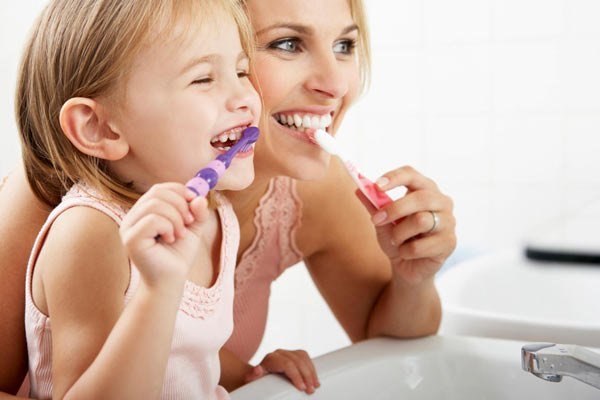 2ef17ccc14f04e1bef1dce2d0b2fef6d Як правильно чистити зуби дітям і дорослим. Коли, скільки хвилин, скільки разів на день