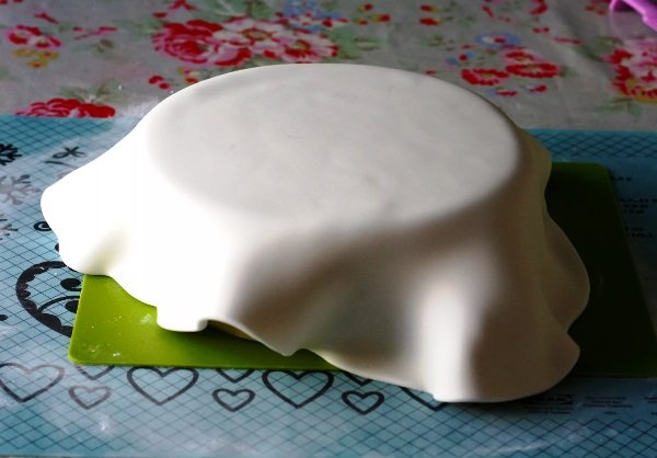 d6cc132b5cca26f0df22611d65ce864b Мастика для торта з фото: покроковий рецепт в домашніх умовах, ідеї отримання кольорової мастики