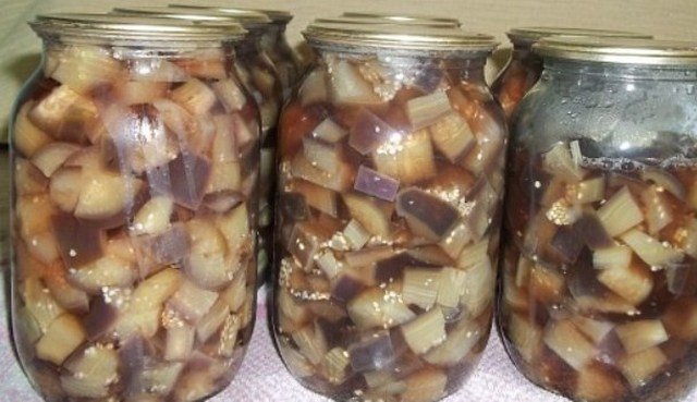  Гострий салат з баклажанів на зиму й інші пікантні заготовки