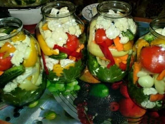 e2224342997a1811dab4887d9b0d4196 Рецепти заготівлі салатів на зиму асорті з овочів