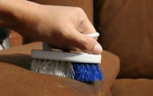 8a5325bf0789edfea8e4430a7aa744a3 Як почистити диван від плям (ВІДЕО)