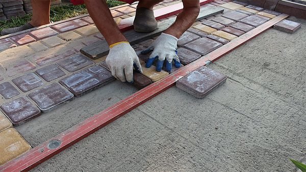 07be7dc905038281c30ad564b6e9663b Способи укладання тротуарної плитки на бетонну основу