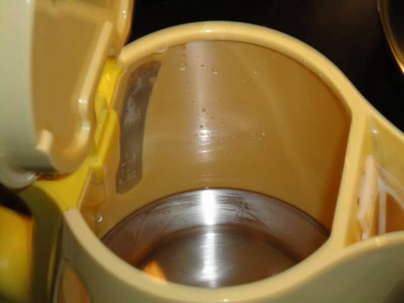 09c74a67fa216480ca9dc5d3106e3e46 Як очистити металевий чайник від накипу ефективно і швидко: 5 народних засобів