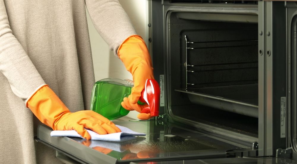 69ec5c531ca21bae70f0be334bd51333 Як очистити духовку від нагару і пригорілого жиру: 5 засобів