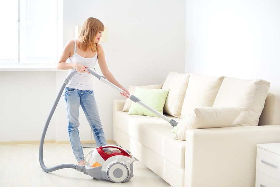 9ef3981bbd1224d99ab93dc041f88b3c Як почистити диван в домашніх умовах: корисні поради