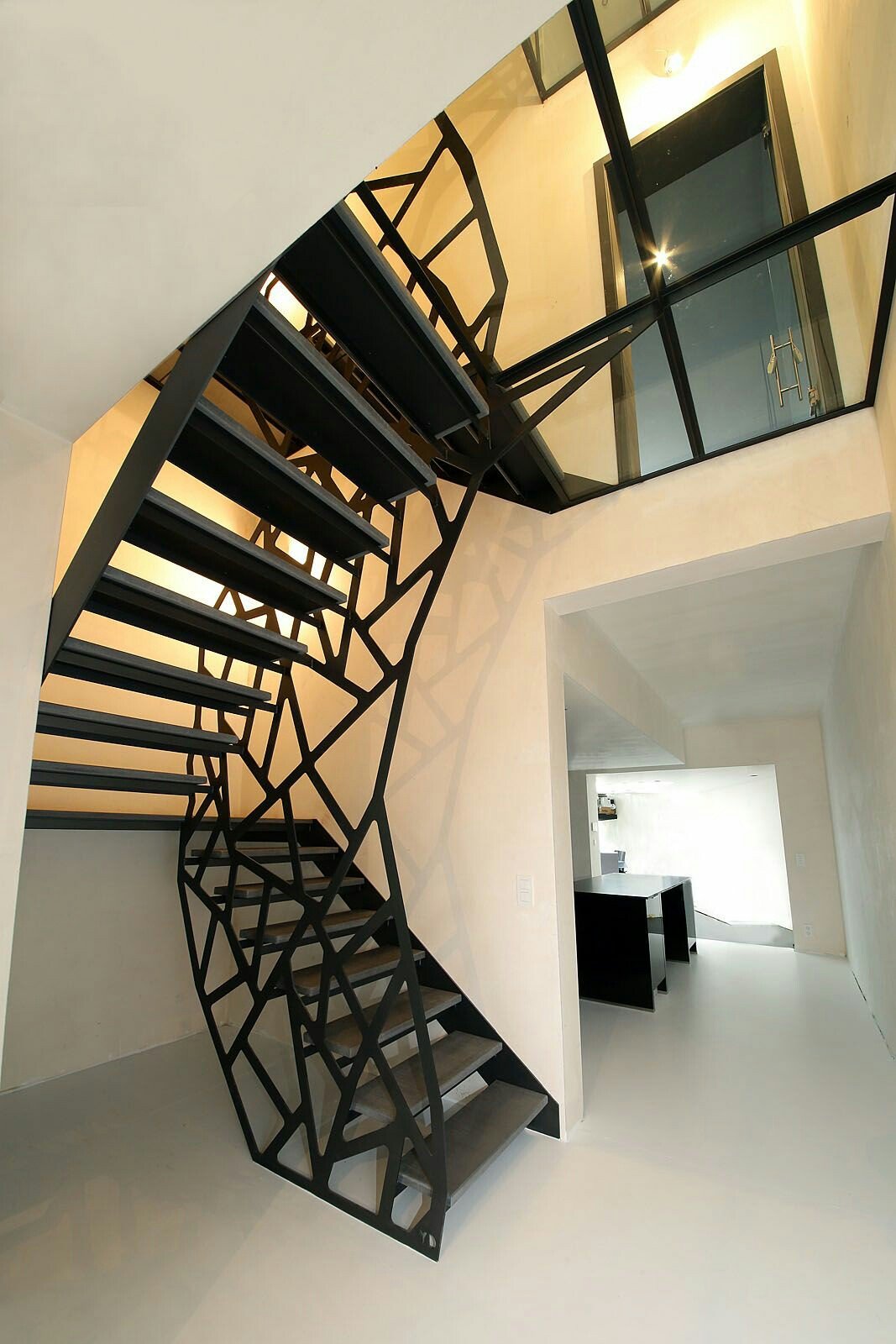 ade92e3da28f46a4aa70163061b573cd Дизайн коридору зі сходами в приватному будинку: дизайн передпокою, холу, простір під сходами