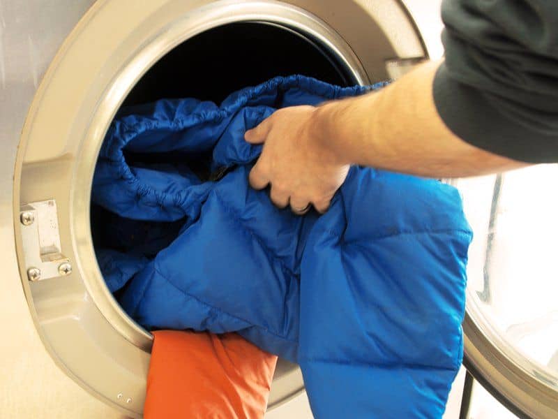 b0b1c0bc289952f8a5e7a69f00ac639b Як прати пуховик в пральній машині і вручну: поради та рекомендації