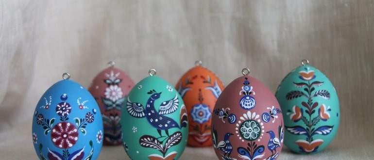 c7c179ebd0ab10145e1128e2297f93d3 Як прикрасити яйця на великдень своїми руками (оригінальні ідеї): за допомогою фарб, бісеру, крупи (фото і відео)
