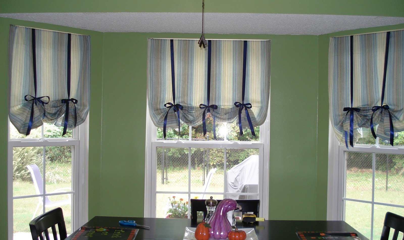 d993e3c12574240e5ebac8e00b6f0aca Як підібрати тюль до штор правильно: поєднання кольорів, фото штор в квіточку, смужку, спальню, кухню
