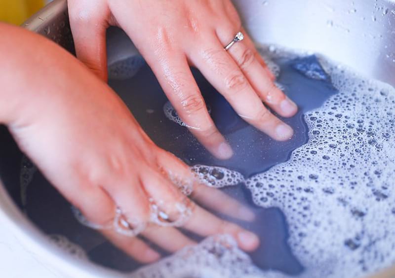 ebc0ad8830eba09bf818fb67c8b7c886 Ручне прання: як правильно прати речі руками