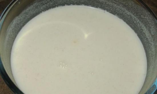  Пишні дріжджові млинці на молоці, найсмачніші рецепти