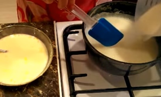  Класичні рецепти «Наполеона» радянського часу зі згущеним молоком, заварним кремом, з листкового тіста в духовці на сковороді.