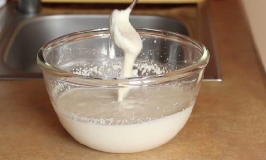  Пишні дріжджові млинці на молоці, найсмачніші рецепти
