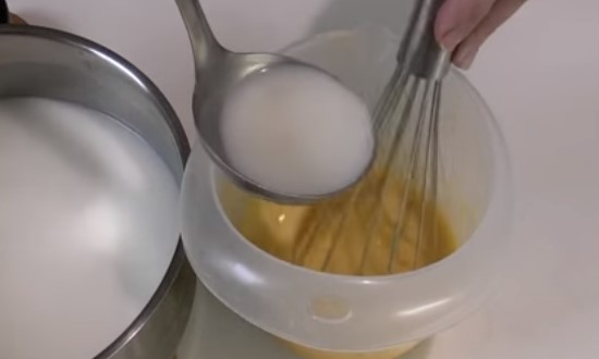  Класичні рецепти «Наполеона» радянського часу зі згущеним молоком, заварним кремом, з листкового тіста в духовці на сковороді.